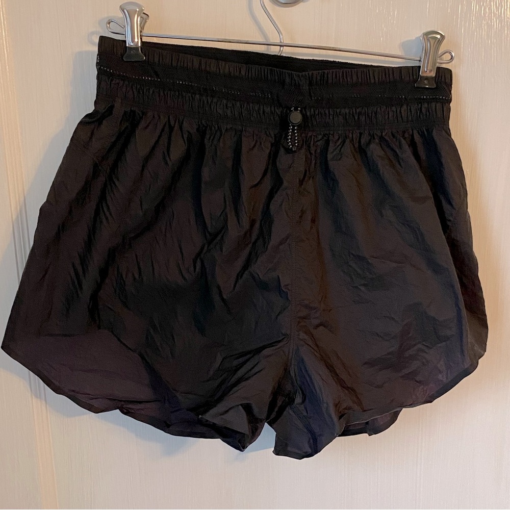 Black Lululemon work out shorts